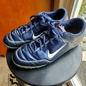 Nike FTII artificial turf/ indoor soccer shoes
